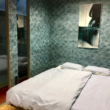 Hostel Cosy In The City Of Design